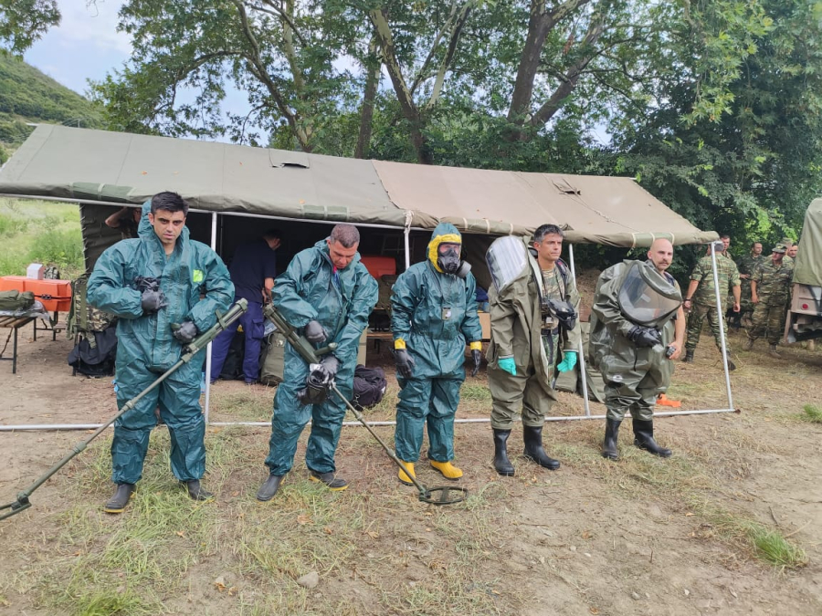Συντριβή Antonov: Ξεκινούν οι ελεγχόμενες εκρήξεις, ανησυχία για συντρίμμια που έχουν εισχωρήσει στη γη