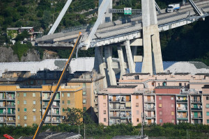 Ένας χρόνος από την κατάρρευση της γέφυρας στη Γένοβα - Κακήν κακώς έδιωξαν τα στελέχη της εταιρείας από την τελετή