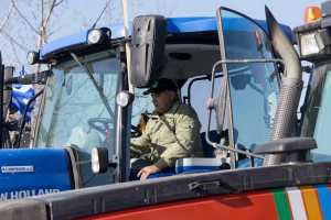 Οι αγρότες κλείνουν και την λεωφόρο Μαρκοπούλου
