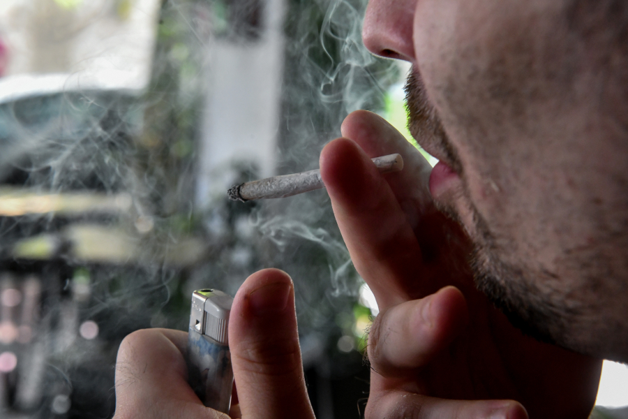 Κορονοϊός: Έρευνα συνιστά μεγαλύτερη προσοχή στους καπνιστές - Διατρέχουν αυξημένο κίνδυνο μόλυνσης