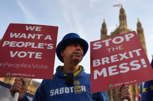 Brexit: Παραιτήθηκε Βρετανός υφυπουργός ενόψει της συνάντησης Μέι-Κόρμπιν