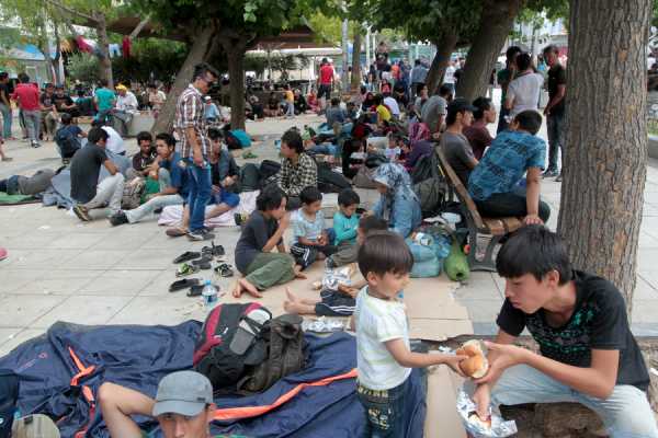Δύο συγκεντρώσεις για το προσφυγικό στην πλατεία Βικτωρίας