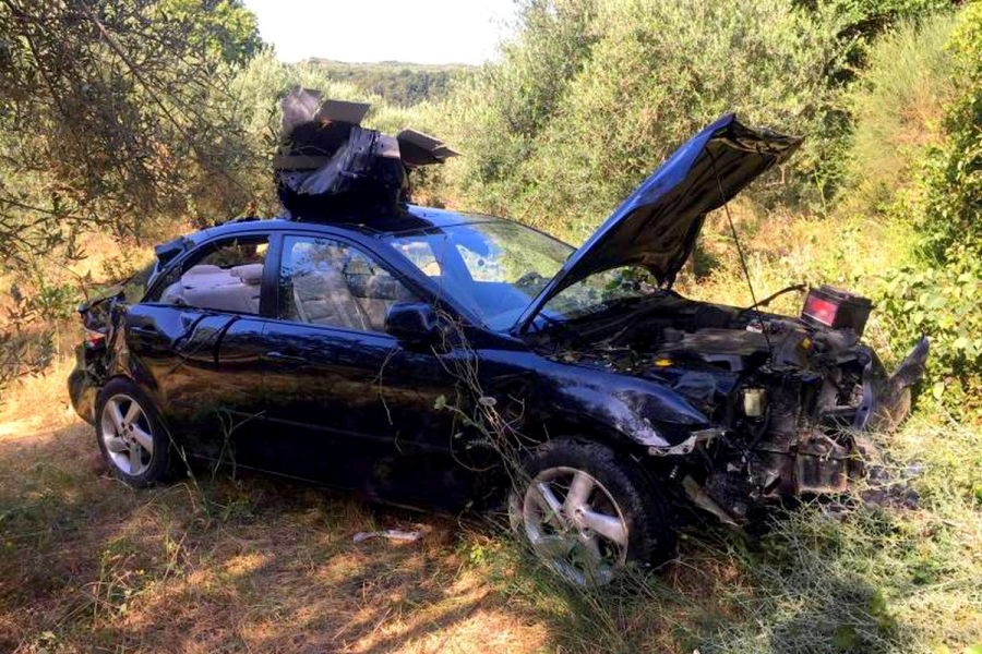 Αυτοκίνητο έπεσε σε γκρεμό σε περιοχή της Μεσσηνίας, δύο τραυματίες