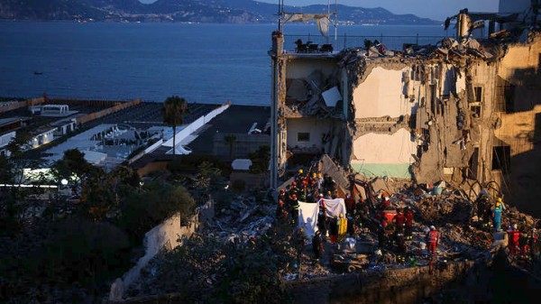 Νεκροί και οι 8 αγνοούμενοι από κατάρρευση κτιρίου κοντά στην Νάπολι