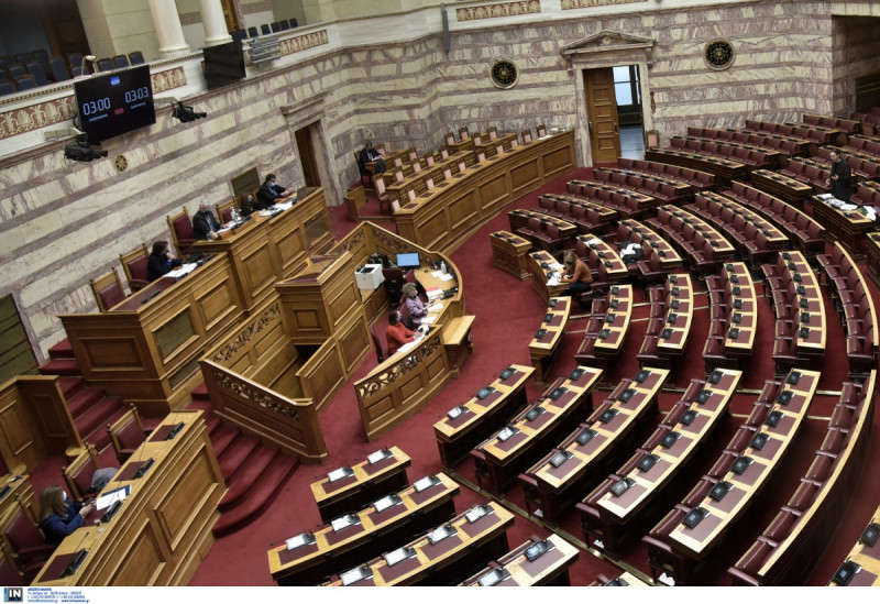 Βουλή: Ομόθυμη καταδίκη της επίθεσης στον αστυνομικό από όλα τα κόμματα