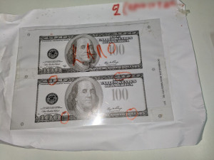 Θεσσαλονίκη: Σπείρα παραχάραζε χαρτονομίσματα - Πάνω από 150.000 πλαστά δολάρια