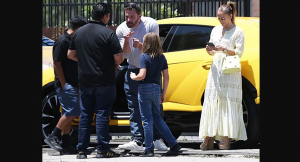 O 10χρονος γιος του Μπεν Άφλεκ έκατσε στο τιμόνι και τράκαρε ένα SUV Lamborghini (βίντεο)