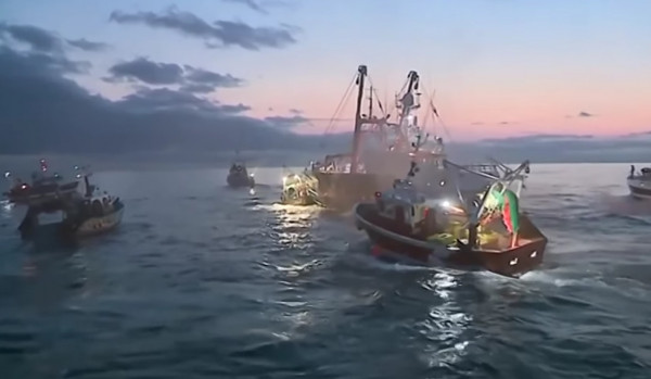 «Ναυμαχία» Γάλλων και Βρετανών ψαράδων για τα χτένια