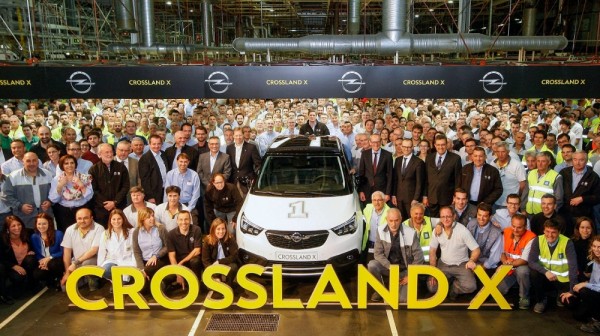 Η Opel γιόρτασε την επίσημη έναρξη παραγωγής του νέου Crossland X