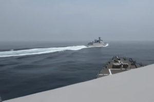 Μια «ανάσα» από θερμό επεισόδιο Κίνα και ΗΠΑ όταν δύο πολεμικά πλοία έφτασαν σε απόσταση αναπνοής