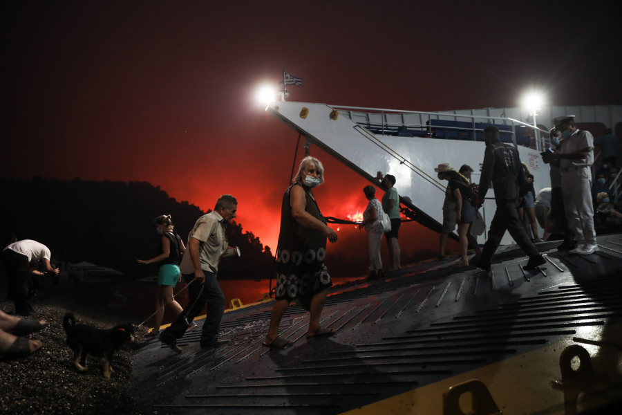 Εύβοια: Ακόμη 85 πολίτες μεταφέρθηκαν σε Σκιάθο και Πευκί