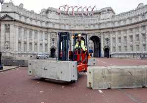 Η βρετανική αστυνομία θωρακίζει το κάστρο Ουίνδσορ μετά την επίθεση στο Λονδίνο