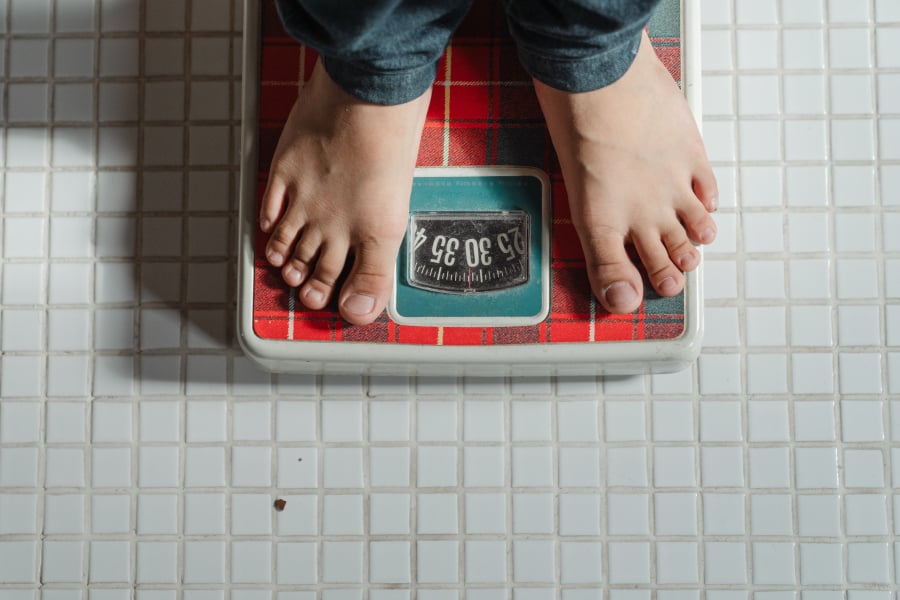Επιστήμονες εξηγούν γιατί «επιστρέφουν» γρήγορα τα κιλά μετά από δίαιτα