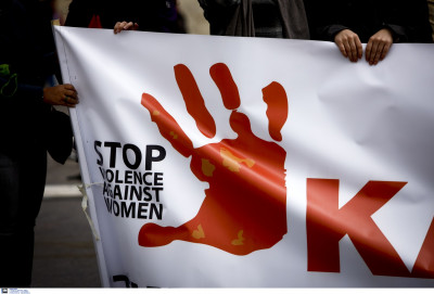 Παγκόσμια Ημέρα Εξάλειψης της Βίας κατά των Γυναικών: Εγκλωβισμένες στη βία χιλιάδες γυναίκες στη διάρκεια της καραντίνας
