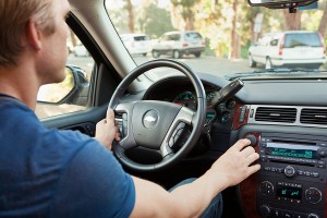 Νέος ΚΟΚ: Τι ισχύει για το handsfree στο αυτοκίνητο