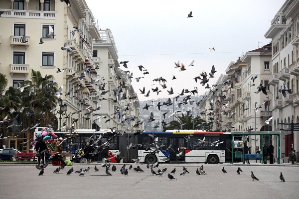 Μπαίνουν πασαλάκια στους λεωφορειοδρόμους της Θεσσαλονίκης για να μην παρκάρουν
