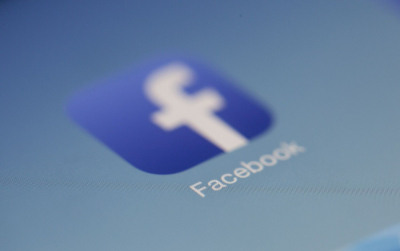 Οργιάζουν οι φήμες ότι το facebook αλλάζει όνομα