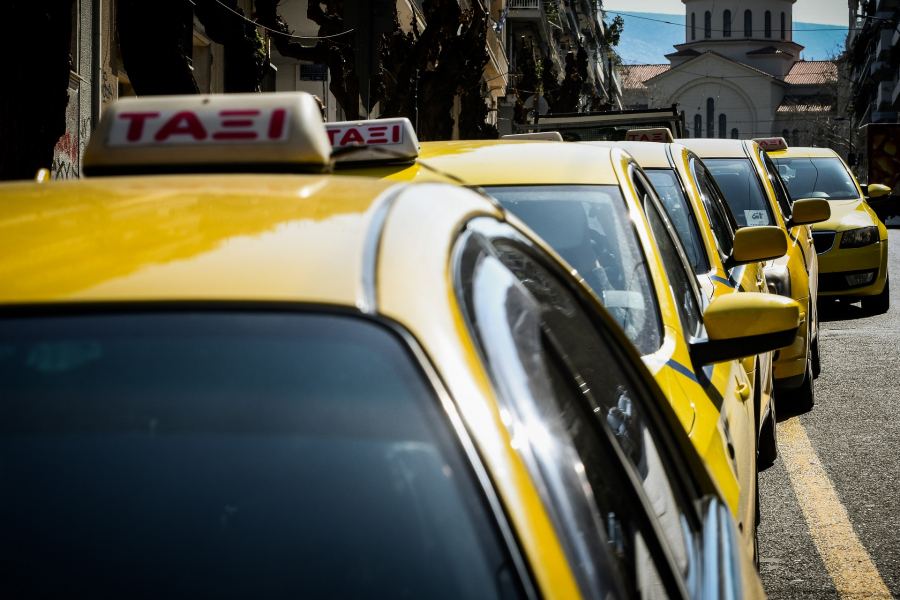 Ταξί: Τελεσίγραφο από ΣΑΤΑ για μέτρα στήριξης λόγω καυσίμων, προειδοποιούν με κινητοποιήσεις εν μέσω τουριστικής σεζόν