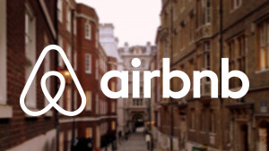 AirBnb: Η απόφαση που θα κρίνει την τύχη του στην Ευρώπη - Πληθαίνουν οι αντιδράσεις