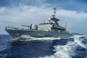 Δέος σε άσκηση του Πολεμικού Ναυτικού: Εντυπωσιακές εικόνες - βίντεο με πυραύλους και βύθιση πλοίου