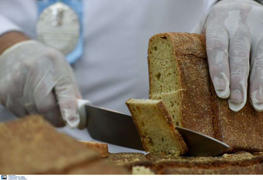 Είπαμε το ψωμί... ψωμάκι: Σοκάρουν οι αυξήσεις στο οικογενειακό καλάθι, «ανεξέλεγκτη» η ακρίβεια