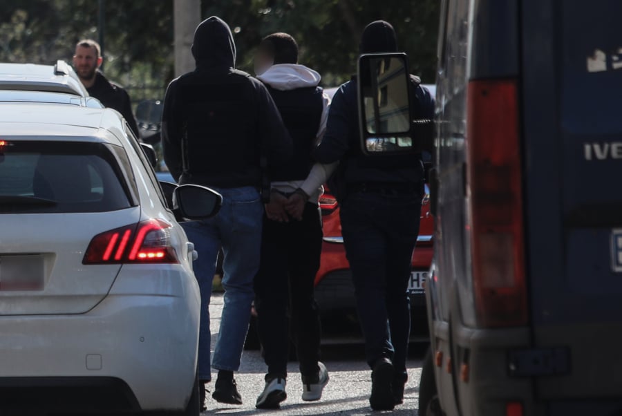 Greek Mafia: Ποινική δίωξη για 9 κακουργήματα και 7 πλημμελήματα στους 3 συλληφθέντες