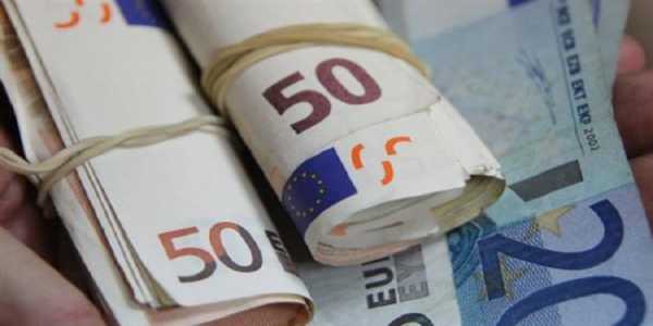 Reuters: Μειωμένες κατά 7,8 δισ. ευρώ οι καταθέσεις τον Φεβρουάριο