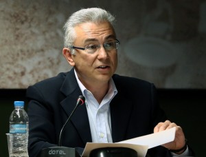 Ρουσόπουλος: Η κυβέρνηση κάνει ό,τι μπορεί να παραμείνει περισσότερο στην εξουσία
