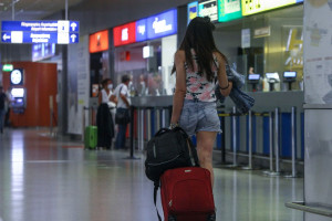 ΕΚΠΟΙΖΩ: Η Κομισιόν κινεί διαδικασίες κατά Ελλάδας για τα κουπόνια ακυρώσεων ταξιδιών