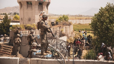 Αφγανιστάν ώρα μηδέν: Στην τελική φάση η επιχείρηση εκκένωσης υπό τον φόβο νέας επίθεσης, δεν τελειώσαμε με το ISIS λέει ο Μπάιντεν