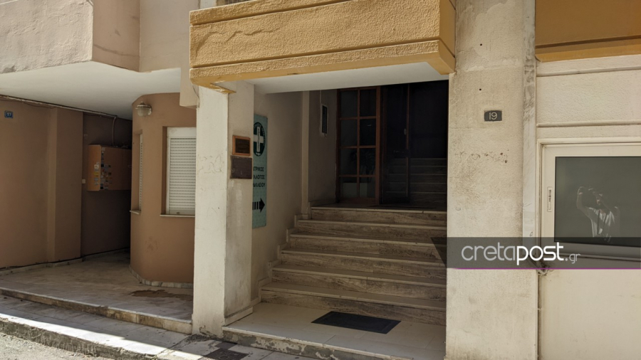 Σε έξαλλη κατάσταση ο μητροκτόνος της Κρήτης: Oύρλιαζε βοήθεια στο Δικαστικό Μέγαρο