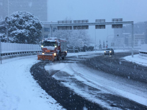 Σφοδρή χιονόπτωση στο Μαρούσι, έκλεισε η Αττική Οδός προς αεροδρόμιο