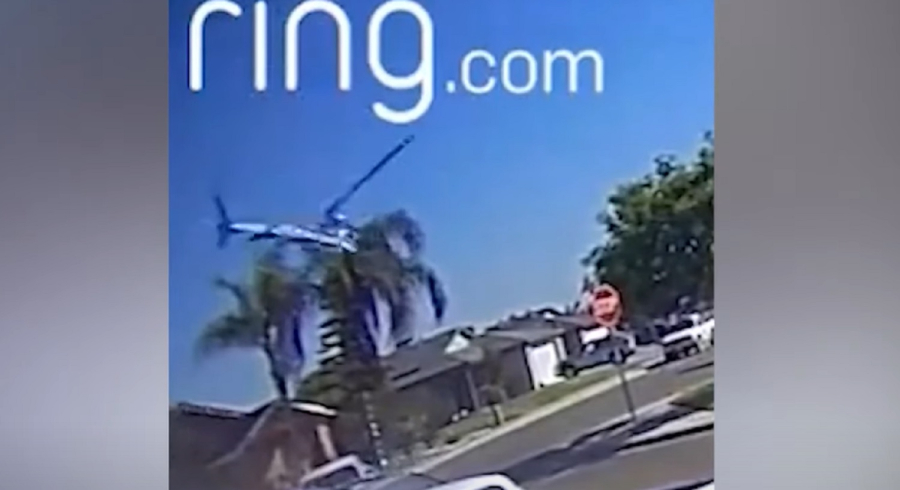 Συγκλονιστικό βίντεο: Ελικόπτερο πέφτει πάνω σε σπίτι στην Καλιφόρνια