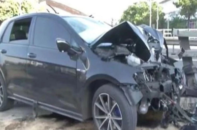 Σοβαρό τροχαίο με τραυματίες στο Μαρούσι: Κόπηκε η μηχανή στη μέση