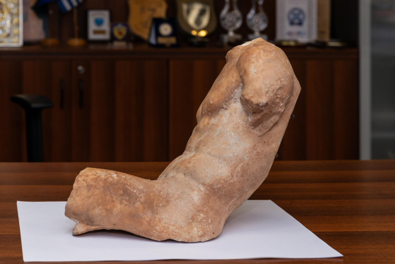 Άγαλμα σπουδαίας αρχαιολογικής αξίας παραδόθηκε στο Υπ. Πολιτισμού (vid)