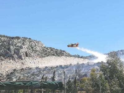 Συναγερμός για νέα φωτιά στον Ασπρόπυργο: Φλέγεται ξανά το Ποικίλο Όρος