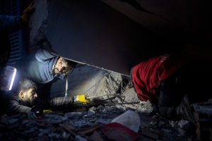 Οι πρώτες δηλώσεις Ερντογάν μετά τον καταστροφικό σεισμό: «Πάνω από 912 Τούρκοι νεκροί»