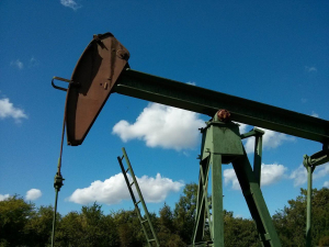 Υποχωρεί η τιμή του πετρελαίου λόγω φόβων για ύφεση