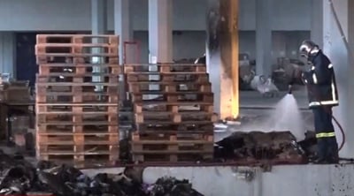 Κάηκαν παλέτες με ρούχα στο ΣΕΦ που ήταν για Ουκρανούς πρόσφυγες (βίντεο)