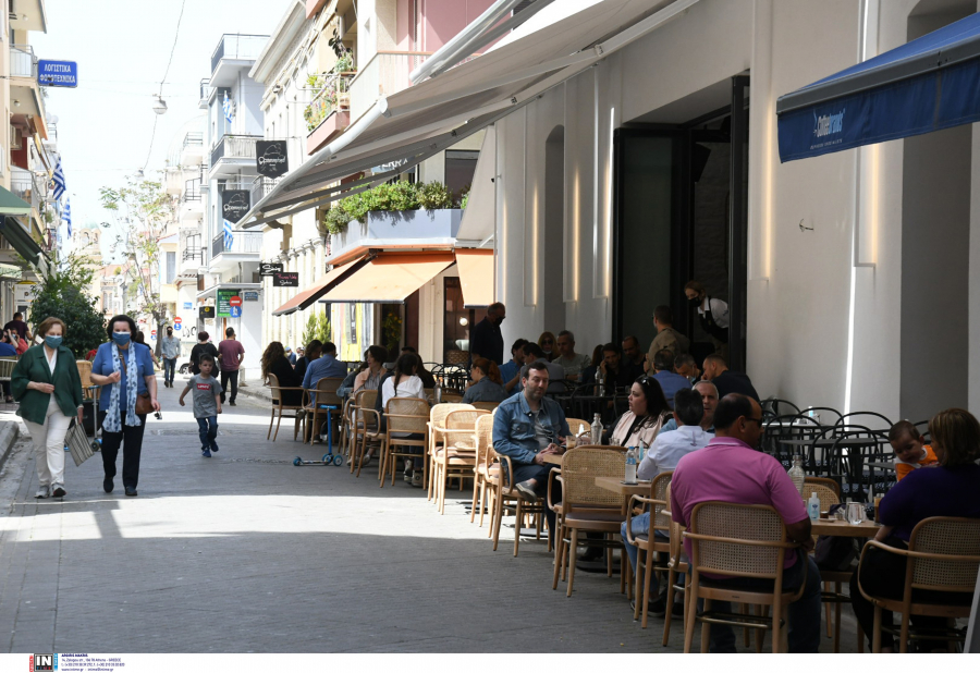 Απλοποιείται η έκδοση αδειών για καφετέριες, εστιατόρια, κινηματογράφους στην Αθήνα