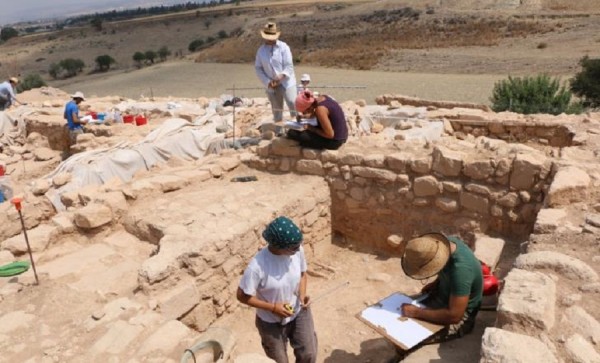 Κύπρος: Εντυπωσιακό λίθινο τείχος αποκαλύφθηκε από την αρχαιολογική σκαπάνη