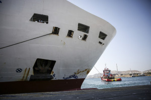 Στο λιμάνι της Ραφήνας, λόγω μηχανικής βλάβης, επιστρέφει πλοίο με 861 επιβάτες