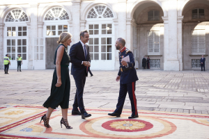 Μαρέβα Μητσοτάκη - Βασίλισσα Λετίσια: Τι φόρεσαν οι κυρίες στο παλάτι για επίσημο δείπνο