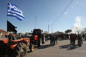 Μπλόκα αγροτών: Ουρές στην παλαιά εθνική οδό Τρίπολης - Άργους