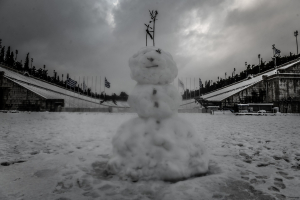 Η «Ελπίδα» έντυσε στα λευκά την Αθήνα, εντυπωσιακό βίντεο από την επέλαση του χιονιά