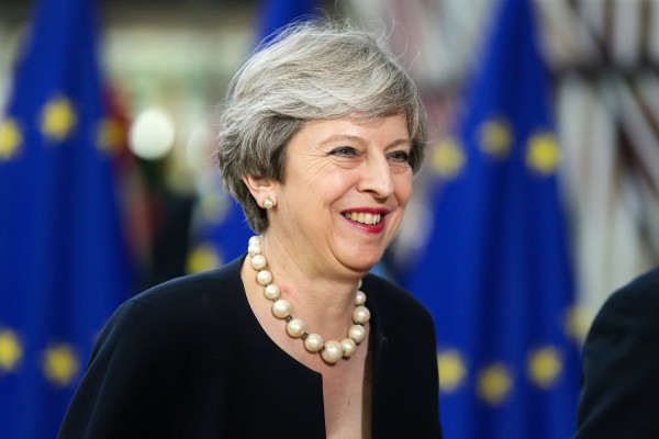 «Εποικοδομητικές» συνομιλίες για ήπιο Brexit επιθυμεί η Μέι