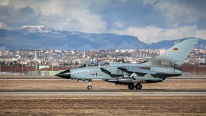 Υποχωρεί η Τουρκία, δέχεται Γερμανούς βουλευτές σε αεροπορική βάση