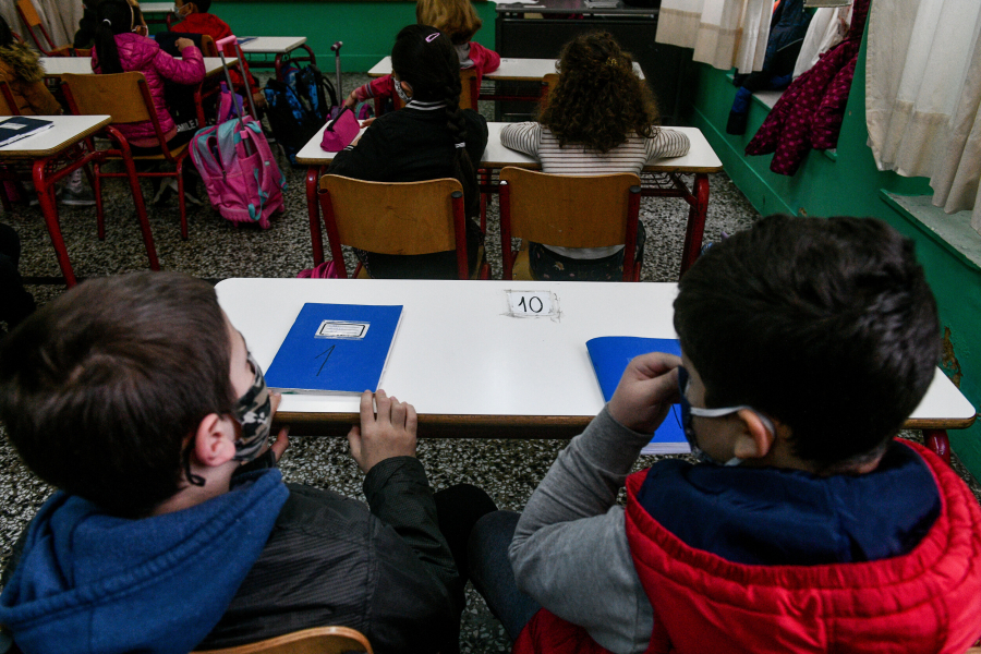 Πρεμιέρα με νέα μέτρα στα σχολεία: Πότε το πρώτο self test των μαθητών στο edupass.gov.gr