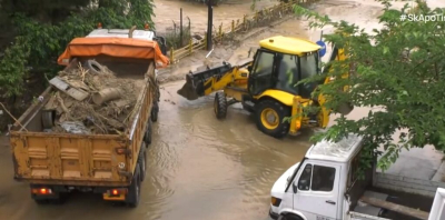 Προβλήματα από την «άγρια» καταιγίδα στη Θεσσαλονίκη: Ξεχείλισε ποτάμι, πλημμύρισαν σπίτια