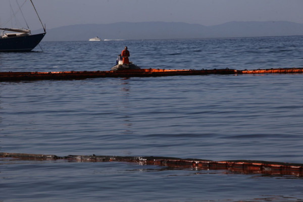 Βραζιλία: Δεξαμενόπλοιο υπό ελληνική σημαία ελέγχεται για μεγάλη πετρελαιοκηλίδα